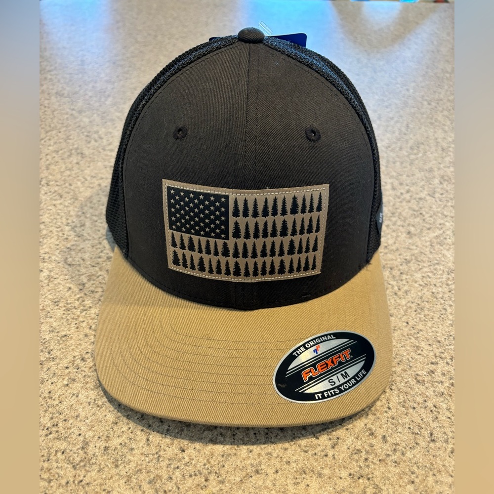 Men’s Columbia flat bill American flag tree hat
